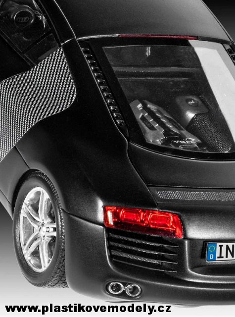 07057 -Audi R8 black  (Revell 1:24) 