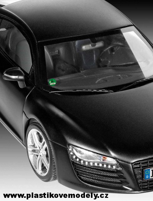 07057 -Audi R8 black  (Revell 1:24) 