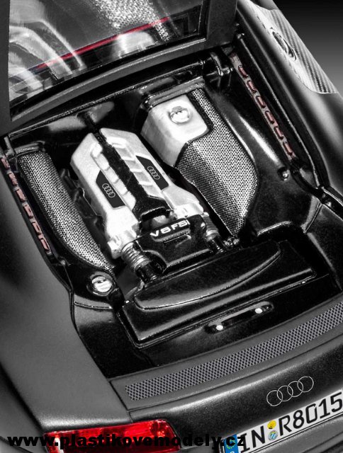 07057 -Audi R8 black  (Revell 1:24) 