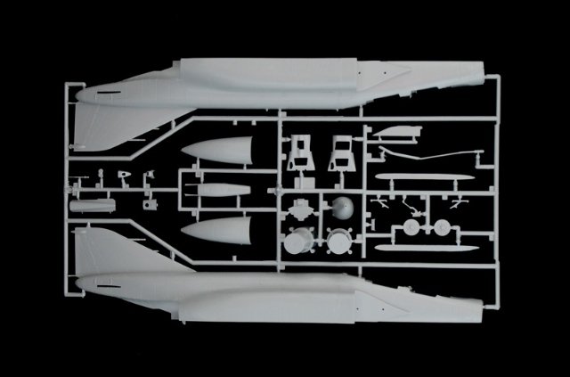 F-4E PHANTOM II (Italeri 1:48) 