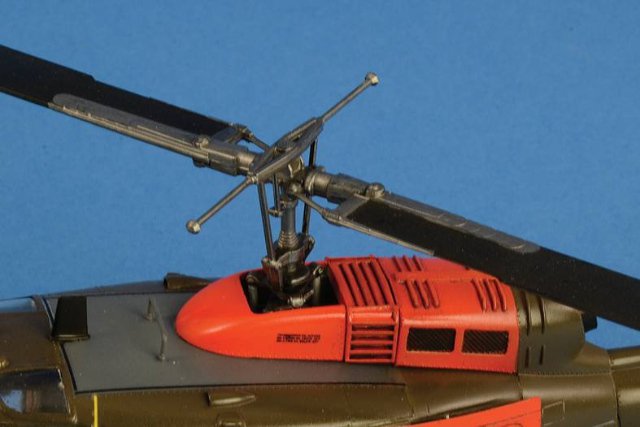 Vrtulník UH-1D SLICK (Italeri 1:48) 
