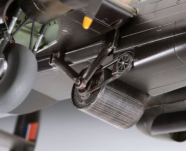04295 - Lancaster B. III Dambuster (Revell 1:72) 