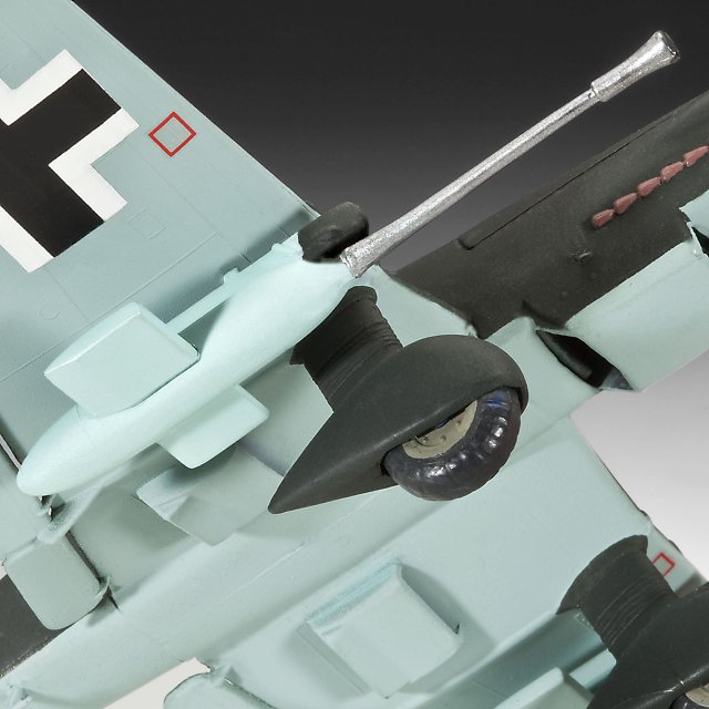 04692 - Junkers Ju 87 G-D Tank Buster (Revell 1:72) 