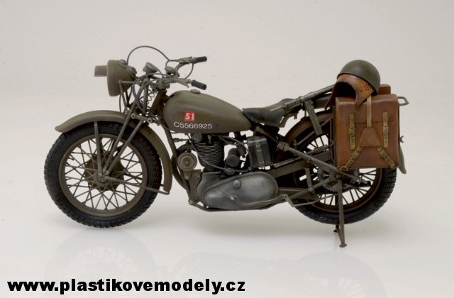 Motocykl TRIUMPH (Italeri 1:9)