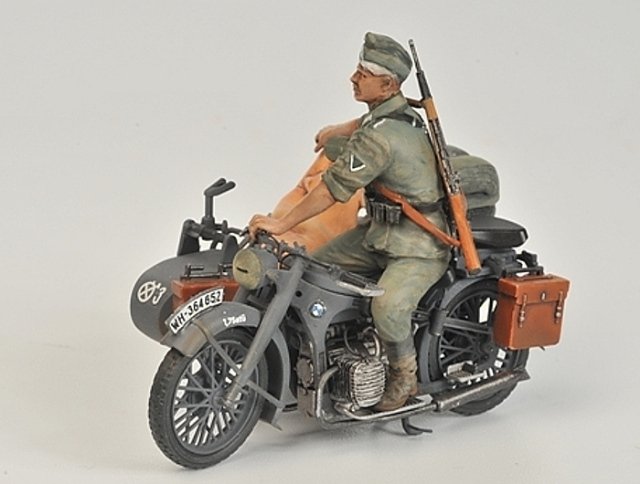 German Sidecar BMW R12 with crew (Zvezda 1:35) 
