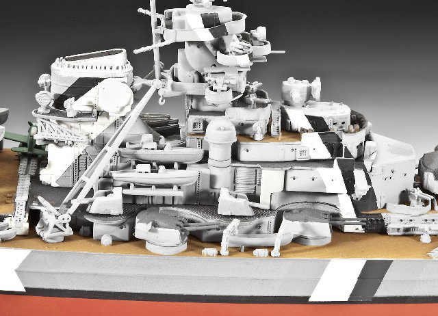 05098 - Battleship BISMARCK (Revell 1:700) 