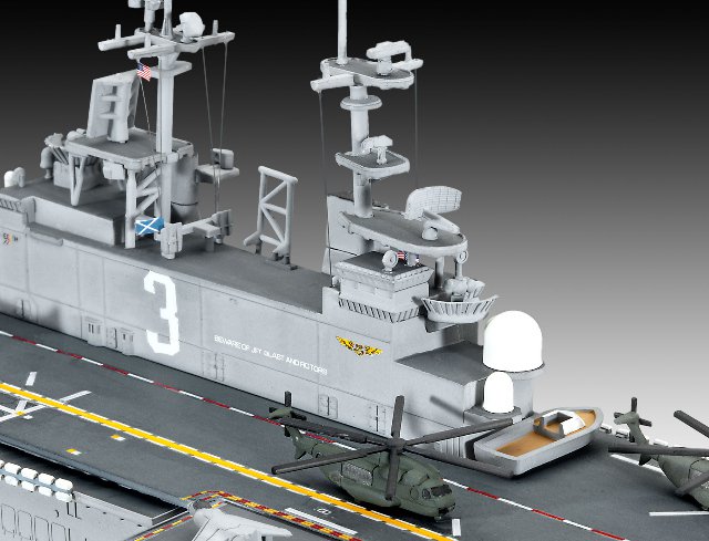 Assault Carrier USS WASP CLASS (1:700) 