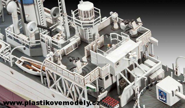 05132 - Flower Class Corvette (early) (Revell 1:144) 