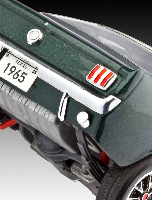 07065 - Auto 1965 Ford Mustang 2+2 Fastback (Revell 1:25) 