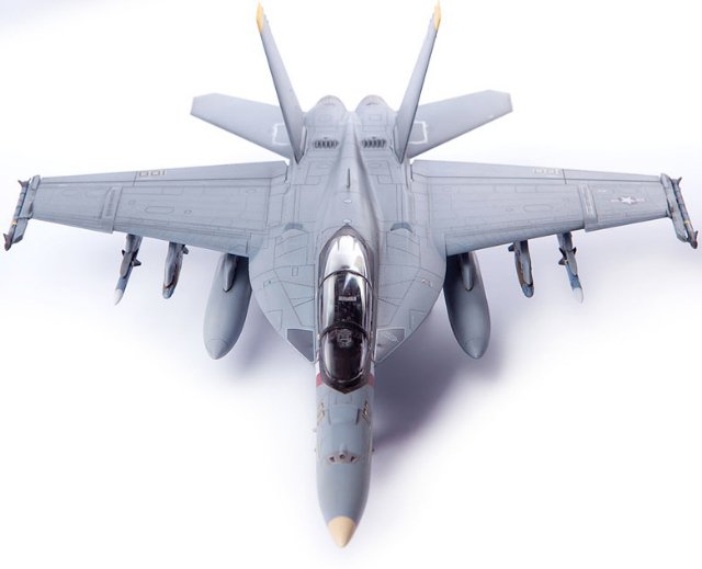 USN F-A-18F VFA-2 Bounty Hunters (1:72) 