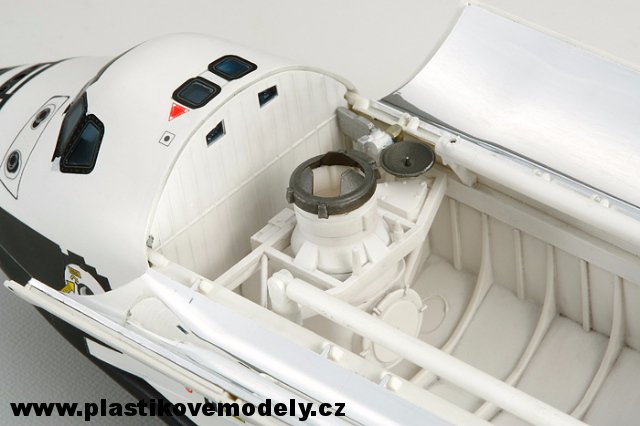 Space Shuttle Atlantis (Tamiya 1:100) > 1:100