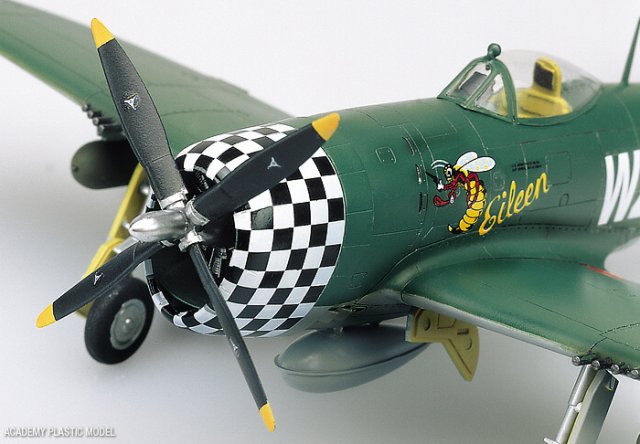 P-47D Thunderbolt (Eileen) (Academy 1:72) 
