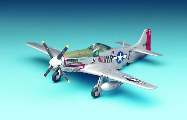 P-51D Mustang (Academy 1:72) 