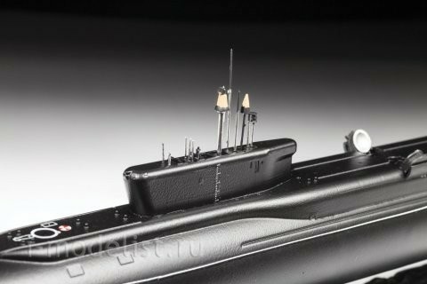 Nuclear Submarine Yury Dolgorukiy (Zvezda 1:350) 