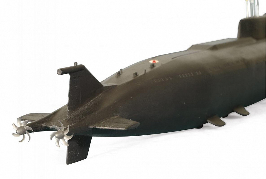 Nuclear Submarine APL Kursk (Zvezda 1:350)