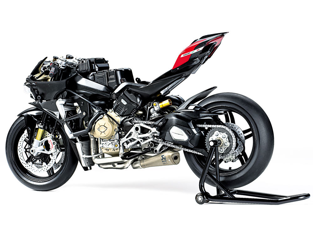 Ducati Superleggera V4 with Racing Kit 1:12