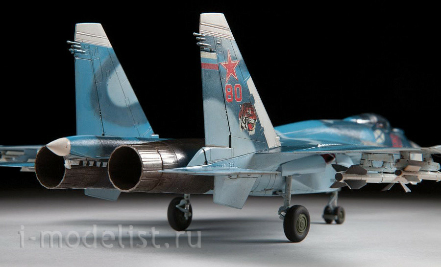 Sukhoi SU-33 Flanker D (Zvezda 1:72) 