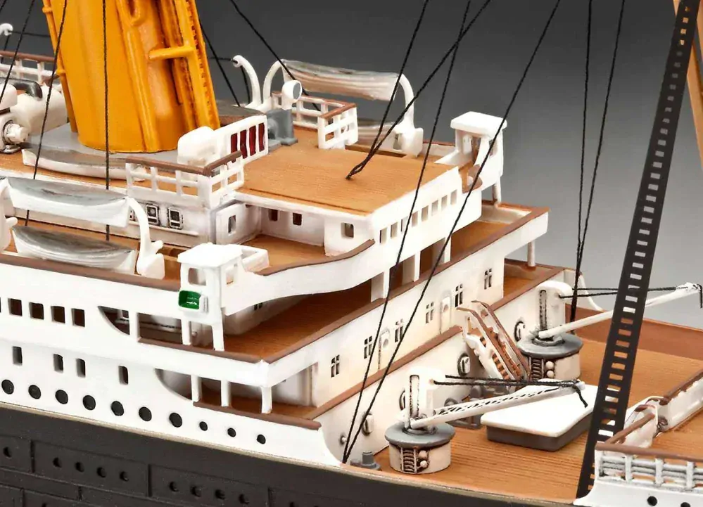 Gift-Set 05715 - R.M.S. Titanic - 100th anniversary edition (1:400)